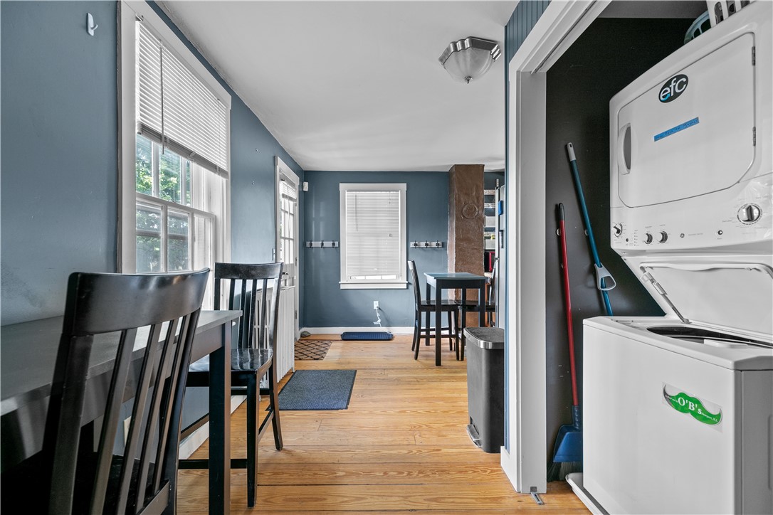 Newport, Rhode Island 02840, United States, 2 Bedrooms Bedrooms, ,1 BathroomBathrooms,Residential,Active,185866