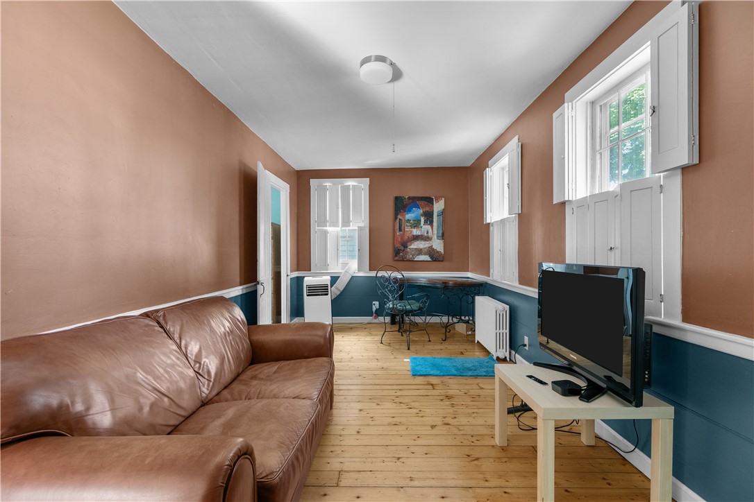 Newport, Rhode Island 02840, United States, 2 Bedrooms Bedrooms, ,1 BathroomBathrooms,Residential,Active,185866