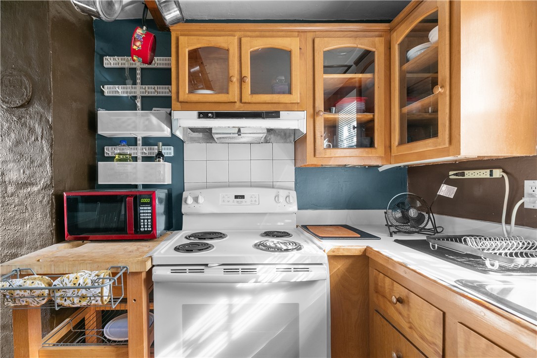 Newport, Rhode Island 02840, United States, 2 Bedrooms Bedrooms, ,1 BathroomBathrooms,Residential,Active,185866