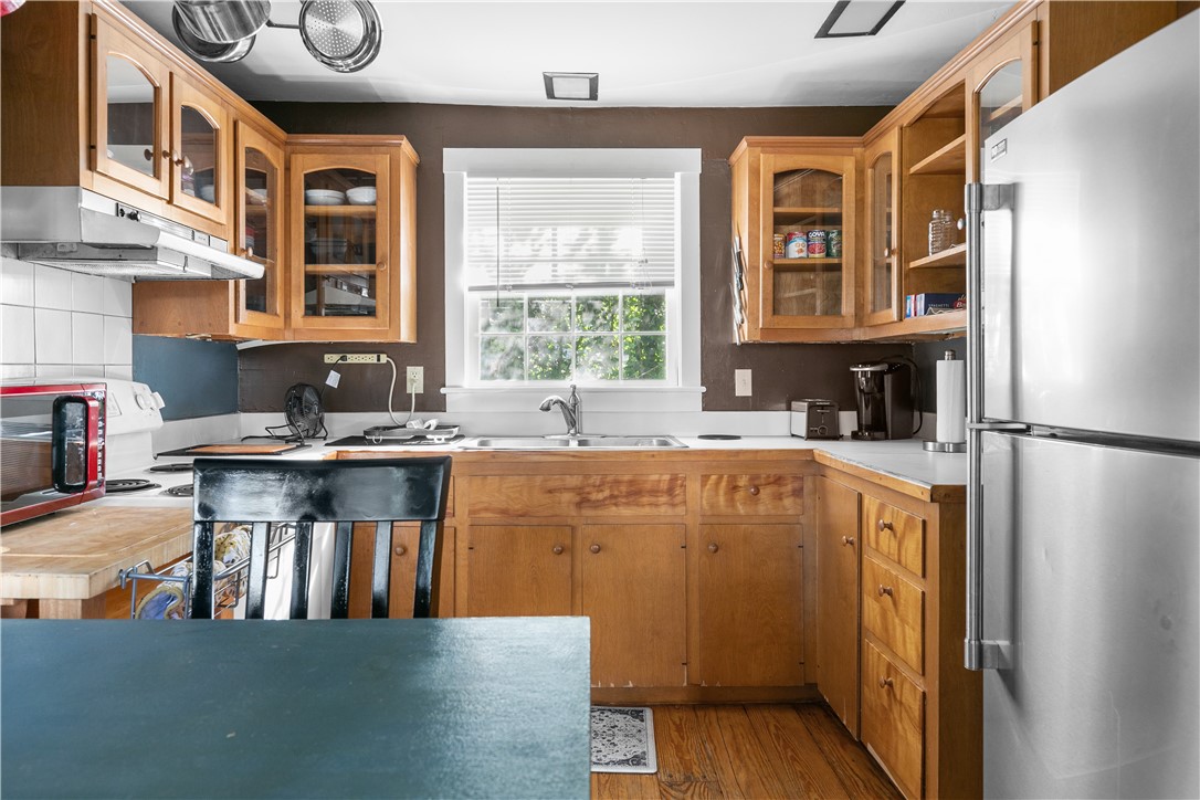 Newport, Rhode Island 02840, United States, 2 Bedrooms Bedrooms, ,1 BathroomBathrooms,Residential,Active,185866