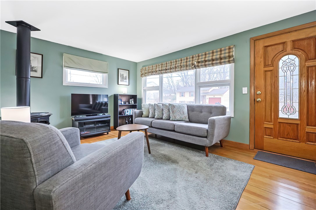 Woonsocket, Rhode Island 02895, United States, 3 Bedrooms Bedrooms, ,1 BathroomBathrooms,Residential,Pending,100911