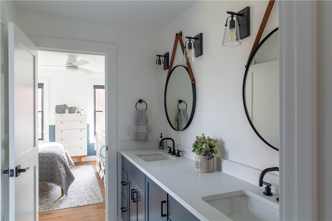 East Greenwich, Rhode Island, 02818, United States, ,3 BathroomsBathrooms,Residential,Active,1718901