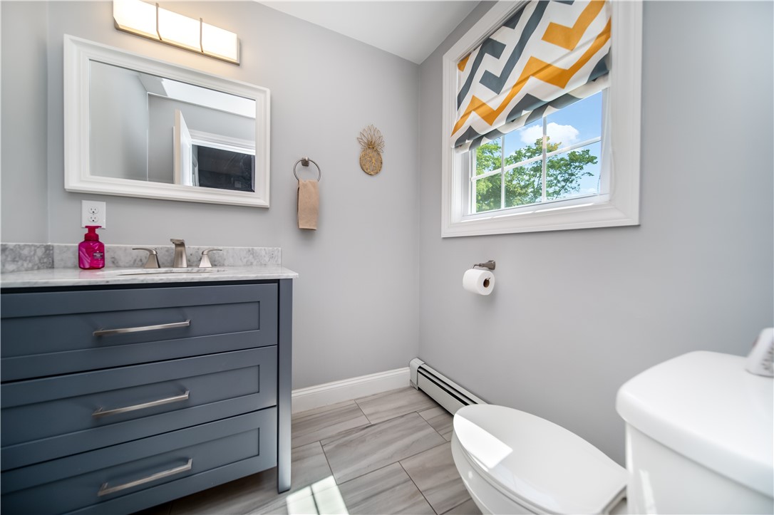 Warwick, Rhode Island 02886, United States, 2 Bedrooms Bedrooms, ,2 BathroomsBathrooms,Residential,Active,207720