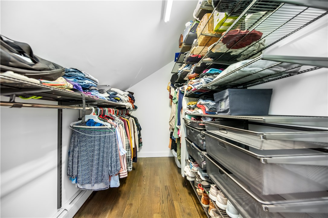 Warwick, Rhode Island 02886, United States, 2 Bedrooms Bedrooms, ,2 BathroomsBathrooms,Residential,Active,207720