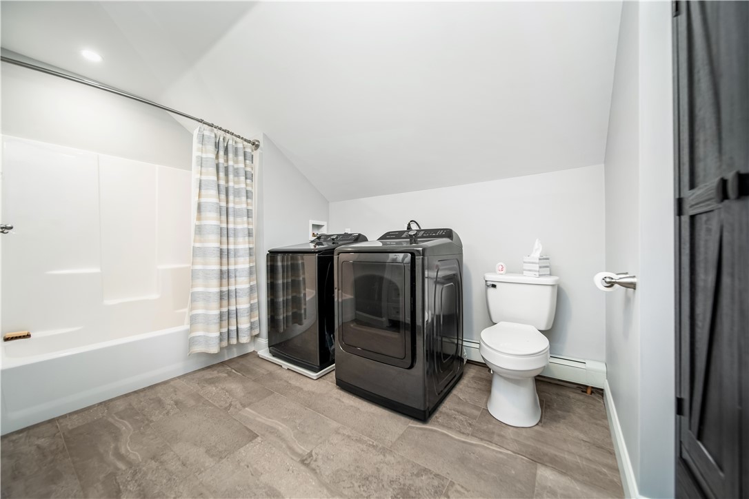 Warwick, Rhode Island 02886, United States, 2 Bedrooms Bedrooms, ,2 BathroomsBathrooms,Residential,Active,207720