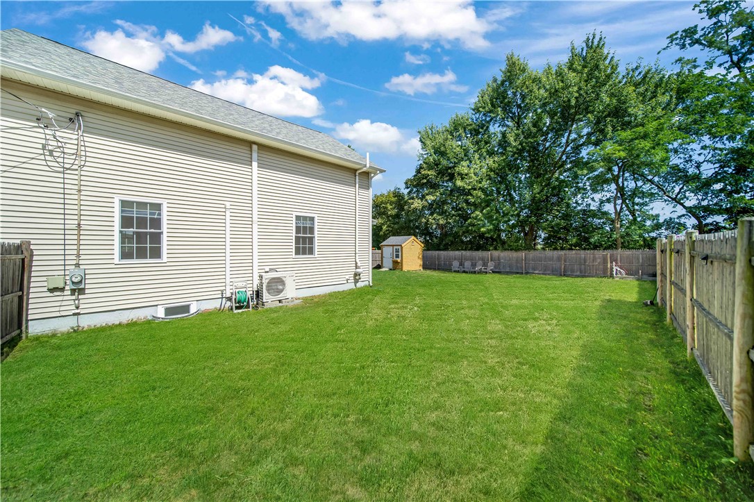 Warwick, Rhode Island 02886, United States, 2 Bedrooms Bedrooms, ,2 BathroomsBathrooms,Residential,Active,207720