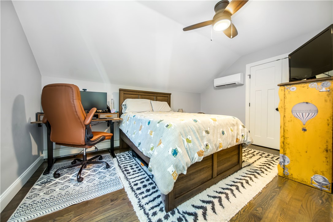 Warwick, Rhode Island 02886, United States, 2 Bedrooms Bedrooms, ,2 BathroomsBathrooms,Residential,Active,207720