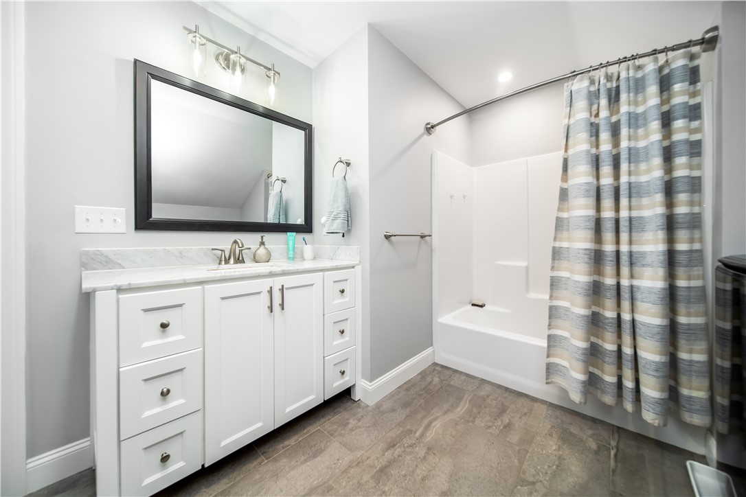 Warwick, Rhode Island 02886, United States, 2 Bedrooms Bedrooms, ,2 BathroomsBathrooms,Residential,Active,207720