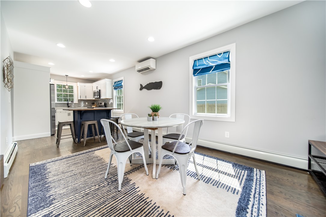 Warwick, Rhode Island 02886, United States, 2 Bedrooms Bedrooms, ,2 BathroomsBathrooms,Residential,Active,207720