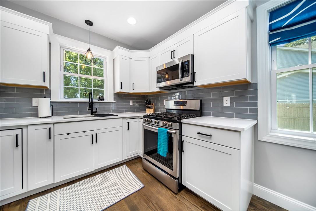 Warwick, Rhode Island 02886, United States, 2 Bedrooms Bedrooms, ,2 BathroomsBathrooms,Residential,Active,207720