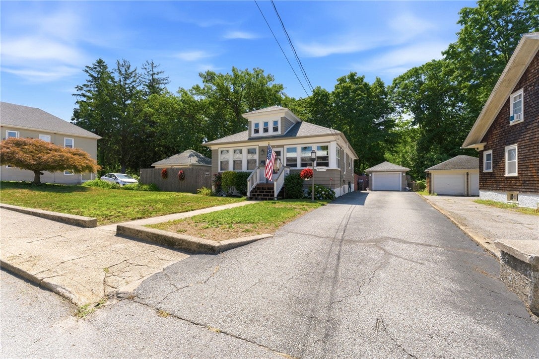 4 Oak Street