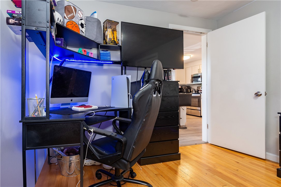 Cranston, Rhode Island 02920, United States, 3 Bedrooms Bedrooms, ,1 BathroomBathrooms,Residential,Active,178220