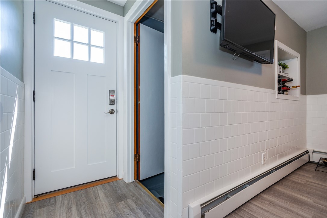 Cranston, Rhode Island 02920, United States, 3 Bedrooms Bedrooms, ,1 BathroomBathrooms,Residential,Active,178220