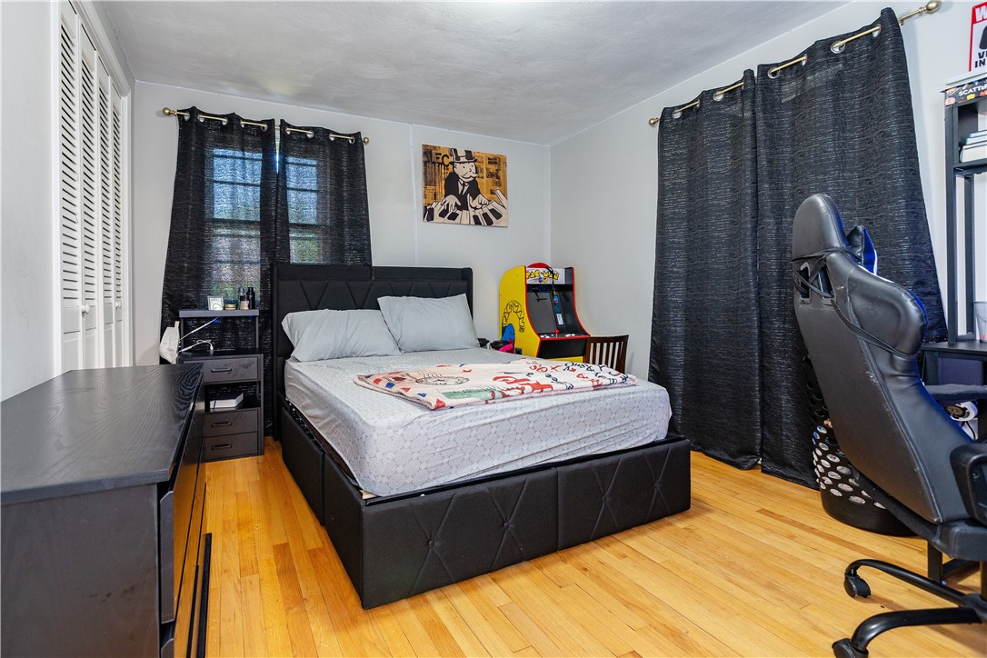 Cranston, Rhode Island 02920, United States, 3 Bedrooms Bedrooms, ,1 BathroomBathrooms,Residential,Active,178220