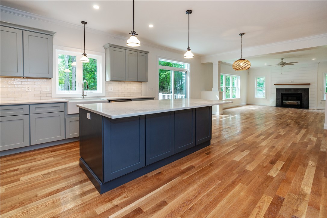 Warwick, Rhode Island 02818, United States, 4 Bedrooms Bedrooms, ,3 BathroomsBathrooms,Residential,Active,206660