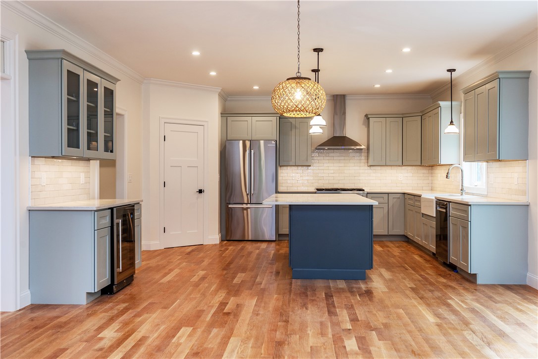 Warwick, Rhode Island 02818, United States, 4 Bedrooms Bedrooms, ,3 BathroomsBathrooms,Residential,Active,206660