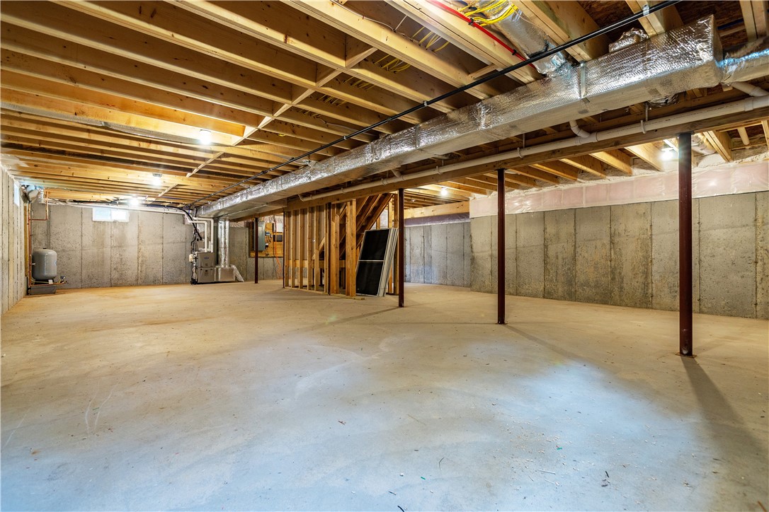 Warwick, Rhode Island 02818, United States, 4 Bedrooms Bedrooms, ,3 BathroomsBathrooms,Residential,Active,206660