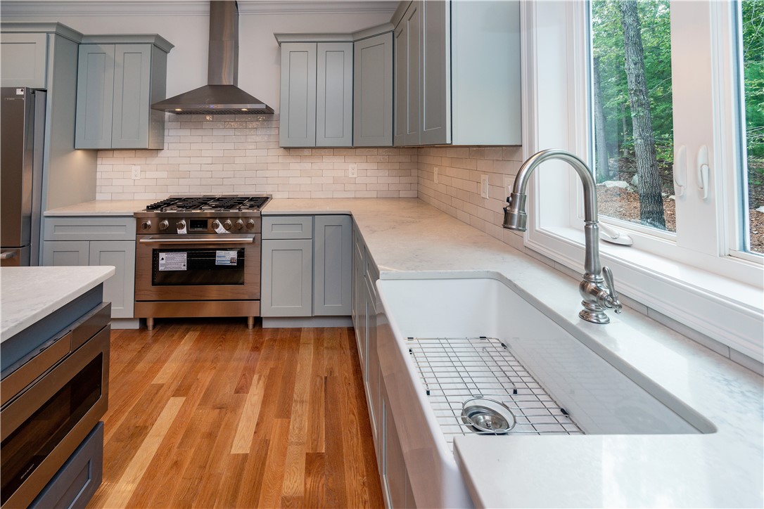 Warwick, Rhode Island 02818, United States, 4 Bedrooms Bedrooms, ,3 BathroomsBathrooms,Residential,Active,206660