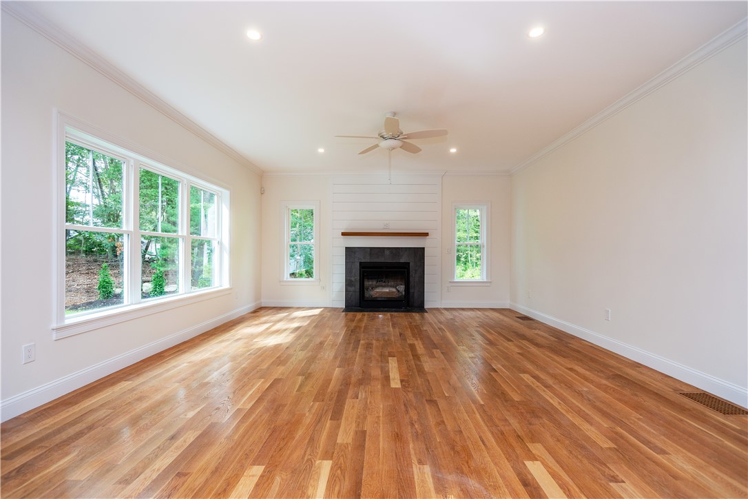 Warwick, Rhode Island 02818, United States, 4 Bedrooms Bedrooms, ,3 BathroomsBathrooms,Residential,Active,206660