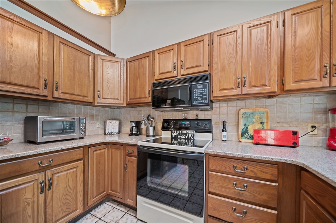 Charlestown, Rhode Island 02813, United States, 3 Bedrooms Bedrooms, ,2 BathroomsBathrooms,Residential,Pending,180689