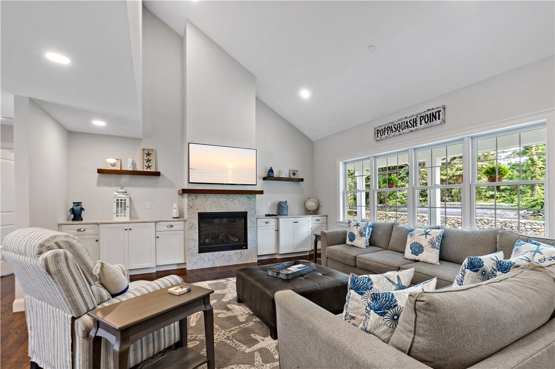 206 Poppasquash Road