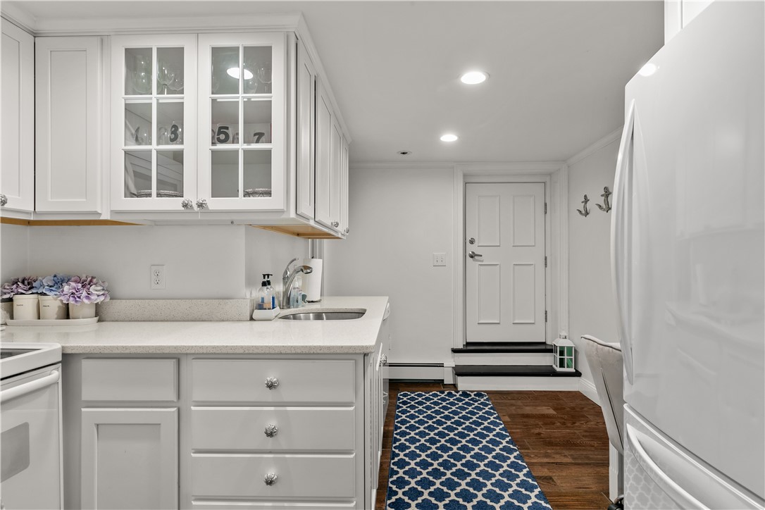 Newport, Rhode Island 02840, United States, 1 Bedroom Bedrooms, ,1 BathroomBathrooms,Residential,Active,239188