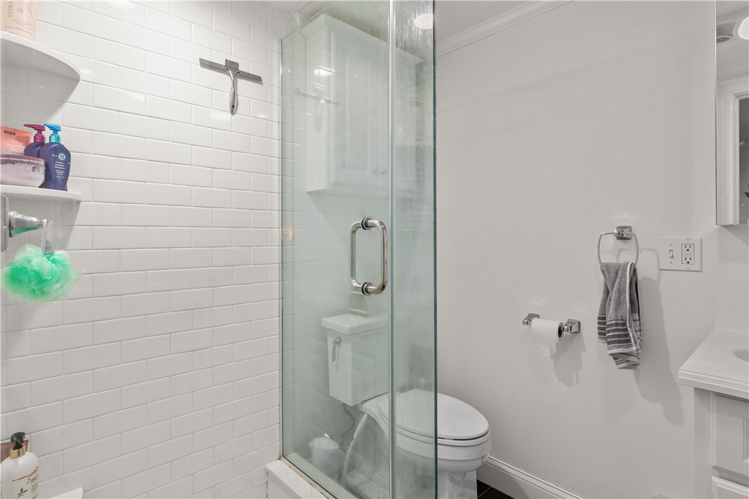 Newport, Rhode Island 02840, United States, 1 Bedroom Bedrooms, ,1 BathroomBathrooms,Residential,Active,239188