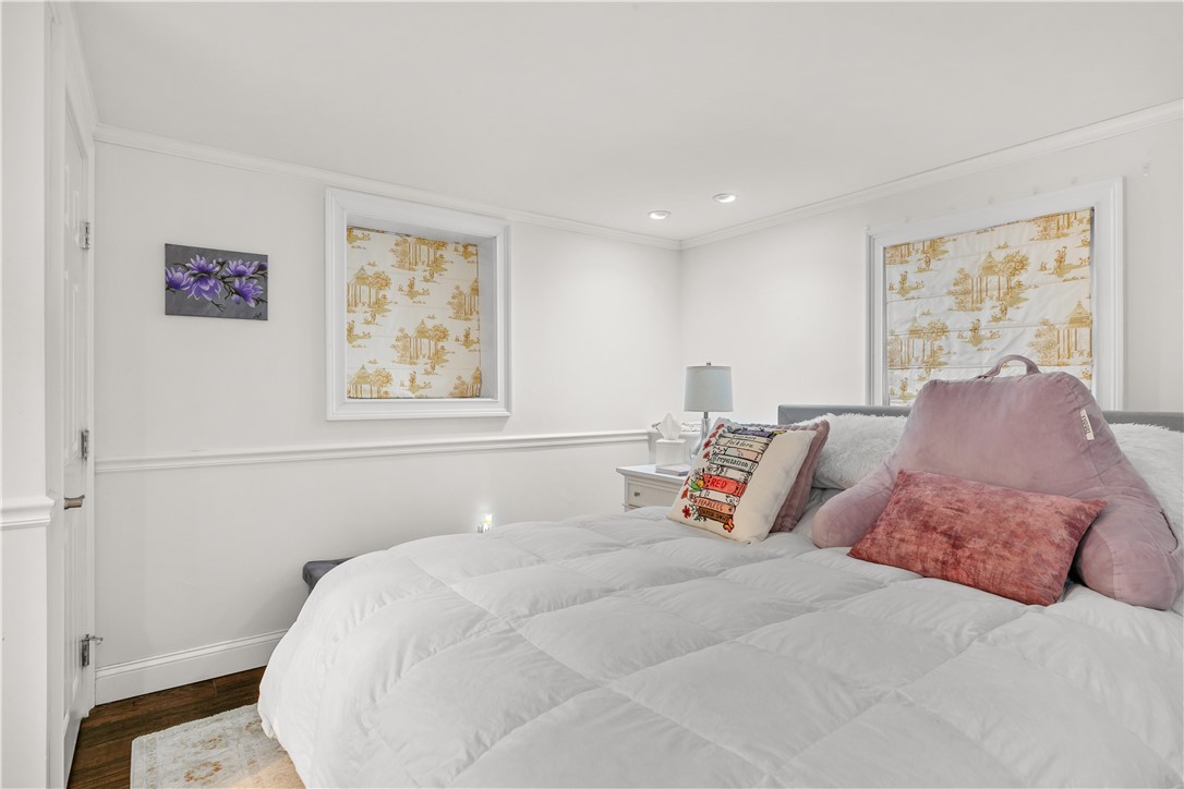 Newport, Rhode Island 02840, United States, 1 Bedroom Bedrooms, ,1 BathroomBathrooms,Residential,Active,239188