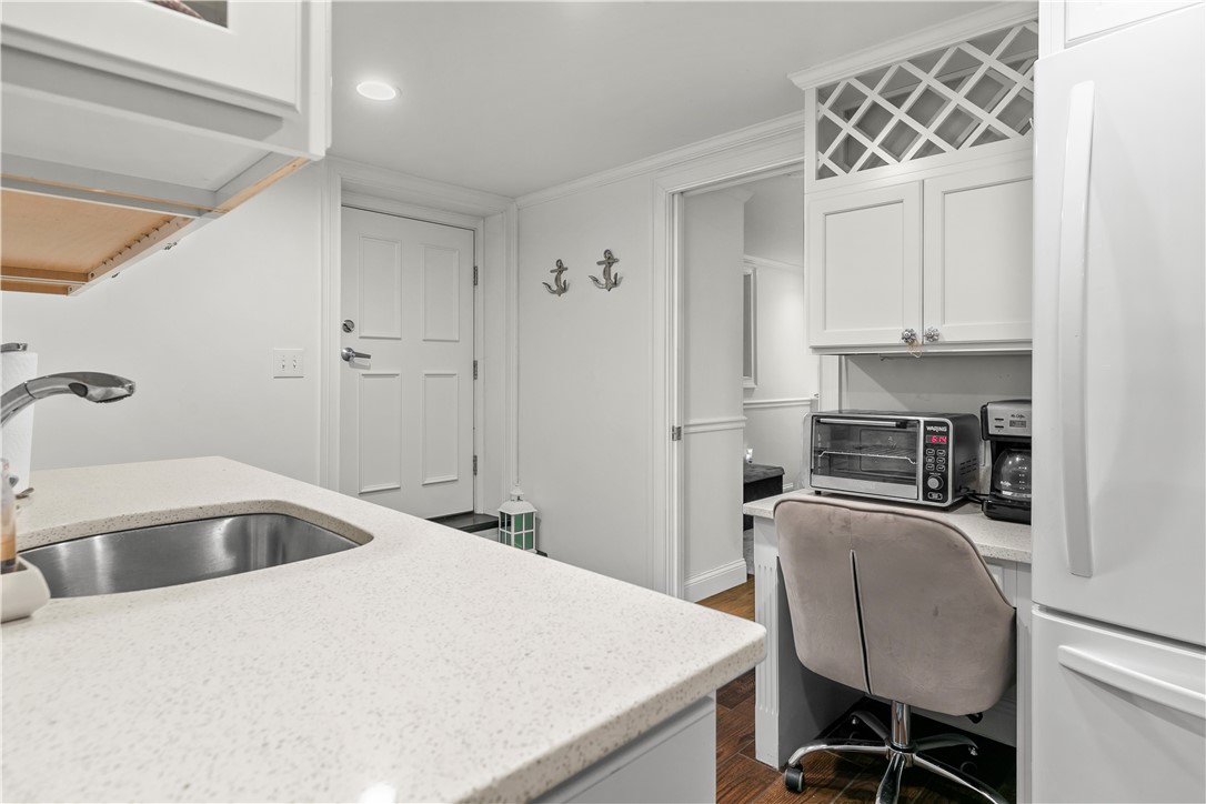 Newport, Rhode Island 02840, United States, 1 Bedroom Bedrooms, ,1 BathroomBathrooms,Residential,Active,239188