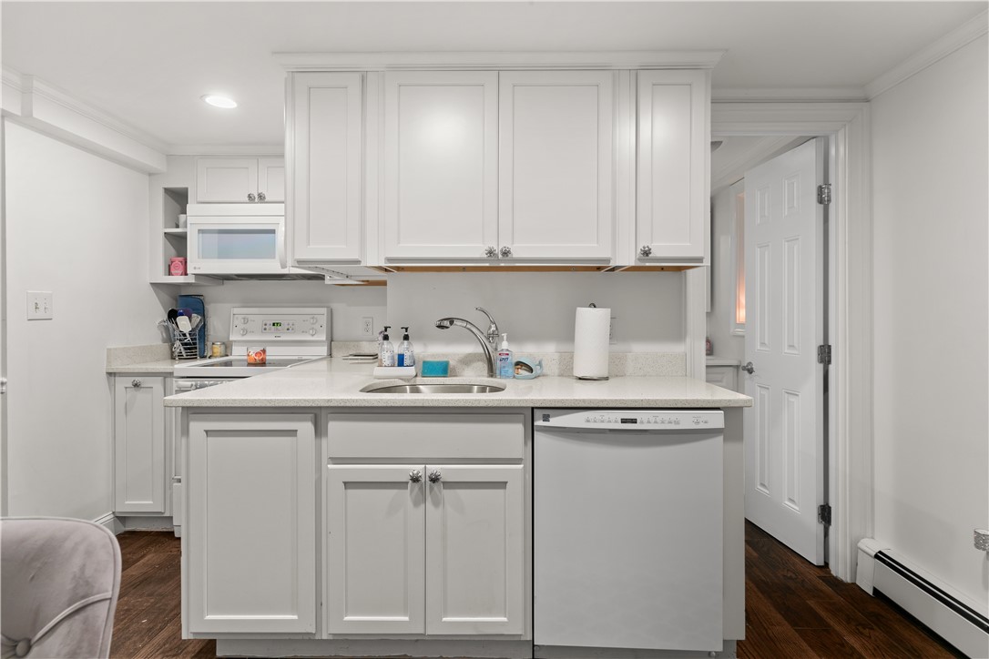 Newport, Rhode Island 02840, United States, 1 Bedroom Bedrooms, ,1 BathroomBathrooms,Residential,Active,239188