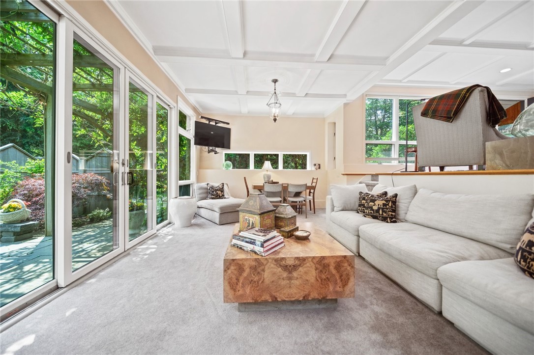 Westerly, Rhode Island 02891, United States, 3 Bedrooms Bedrooms, ,4 BathroomsBathrooms,Residential,Active,153053