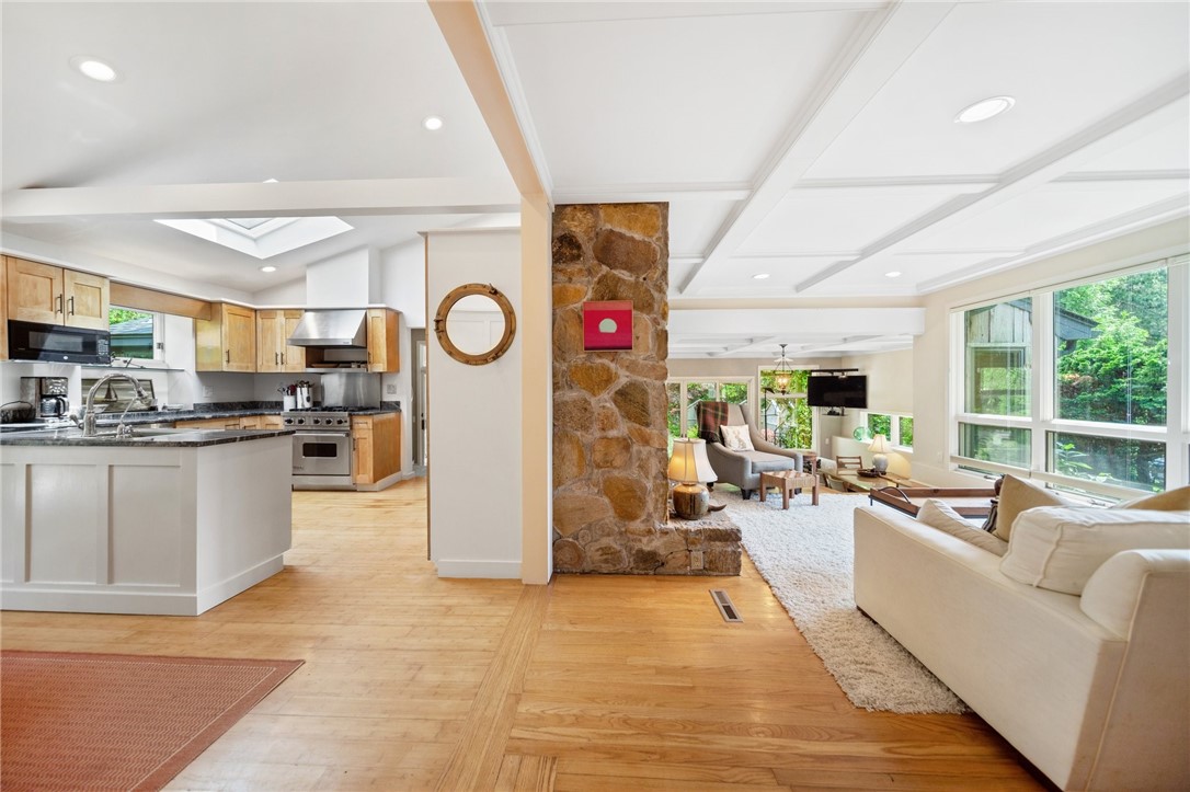 Westerly, Rhode Island 02891, United States, 3 Bedrooms Bedrooms, ,4 BathroomsBathrooms,Residential,Active,153053