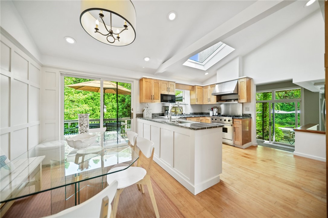 Westerly, Rhode Island 02891, United States, 3 Bedrooms Bedrooms, ,4 BathroomsBathrooms,Residential,Active,153053