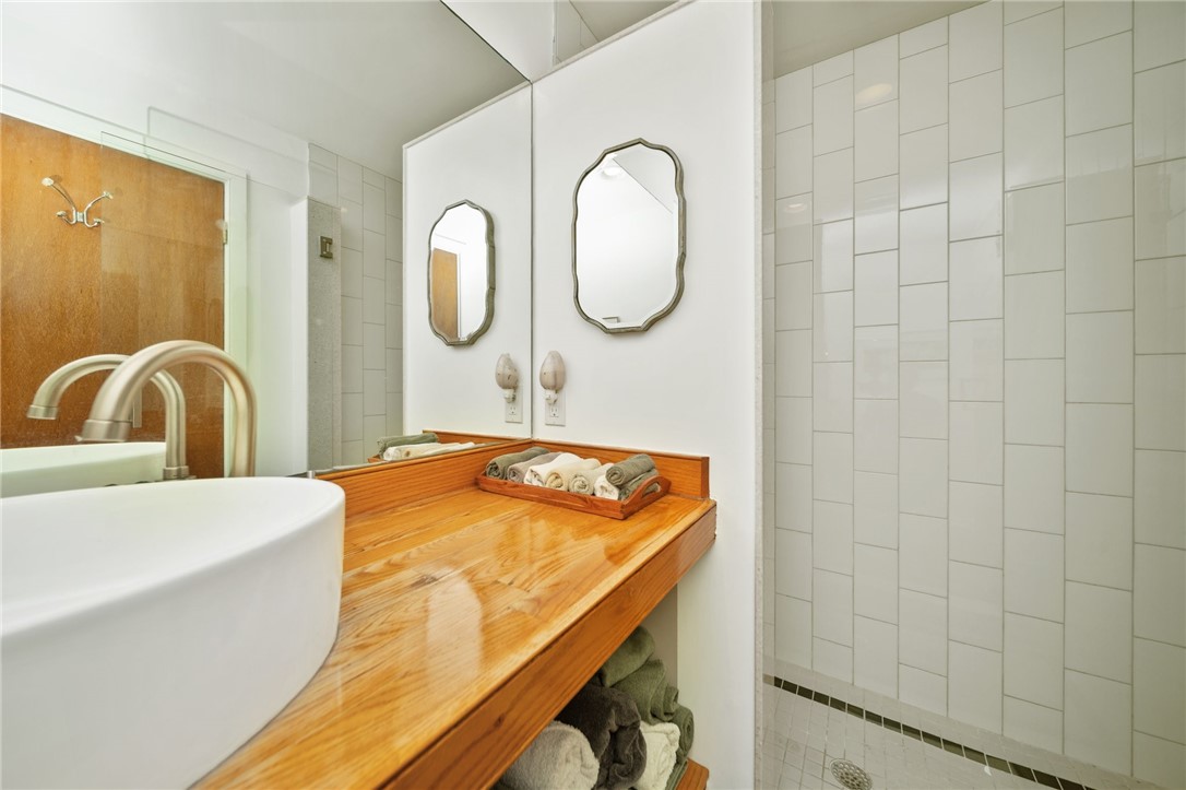 Westerly, Rhode Island 02891, United States, 3 Bedrooms Bedrooms, ,4 BathroomsBathrooms,Residential,Active,153053