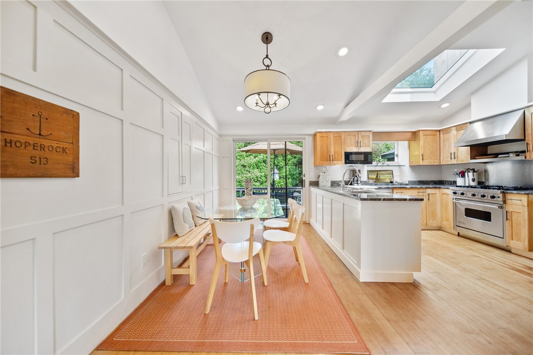 Westerly, Rhode Island 02891, United States, 3 Bedrooms Bedrooms, ,4 BathroomsBathrooms,Residential,Active,153053