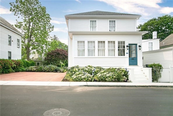 12 POPLAR ST, NEWPORT, RI 02840 - Image 43472b0dcf9d10c26e72f36f7c8f5f5d/118875803