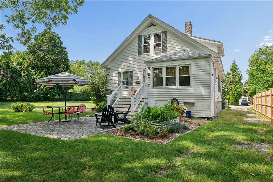 29 Howland Avenue