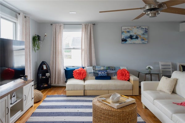 17 GUNNING CT, MIDDLETOWN, RI 02842 - Image 4476ae6313cc3b2e094af3e76a3576b6/4244314908