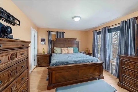 Cranston, Rhode Island 02920, United States, 3 Bedrooms Bedrooms, ,3 BathroomsBathrooms,Residential,Active,153166