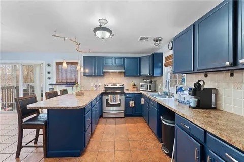 Cranston, Rhode Island 02920, United States, 3 Bedrooms Bedrooms, ,3 BathroomsBathrooms,Residential,Active,153166