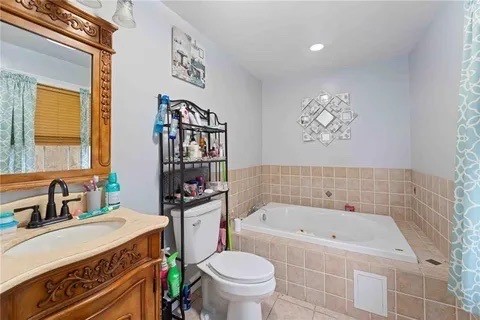 Cranston, Rhode Island 02920, United States, 3 Bedrooms Bedrooms, ,3 BathroomsBathrooms,Residential,Active,153166