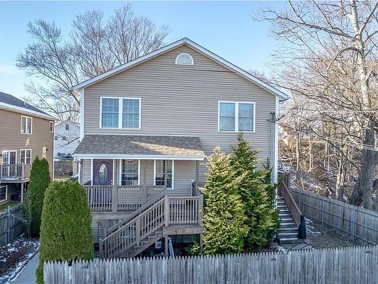 Cranston, Rhode Island 02920, United States, 3 Bedrooms Bedrooms, ,3 BathroomsBathrooms,Residential,Active,153166