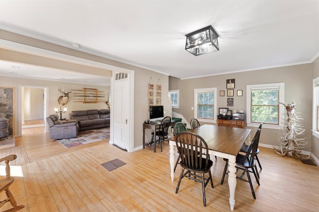1530 Hartford Pike