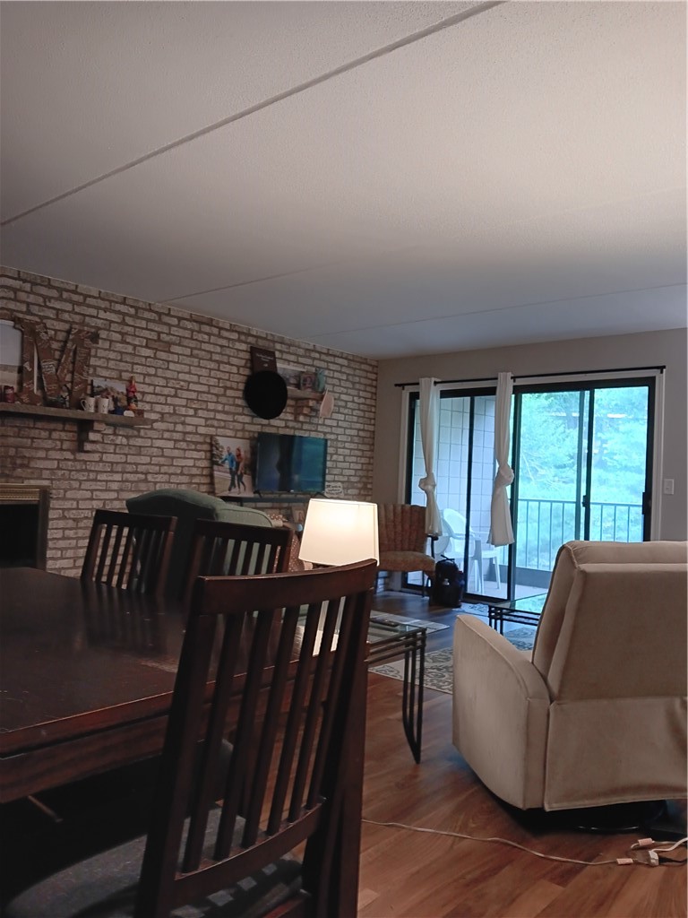 650 East Greenwich Avenue 3-305