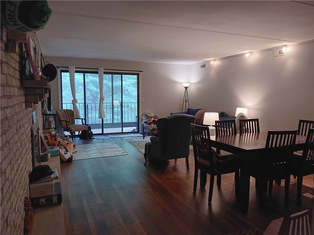 650 East Greenwich Avenue 3-305