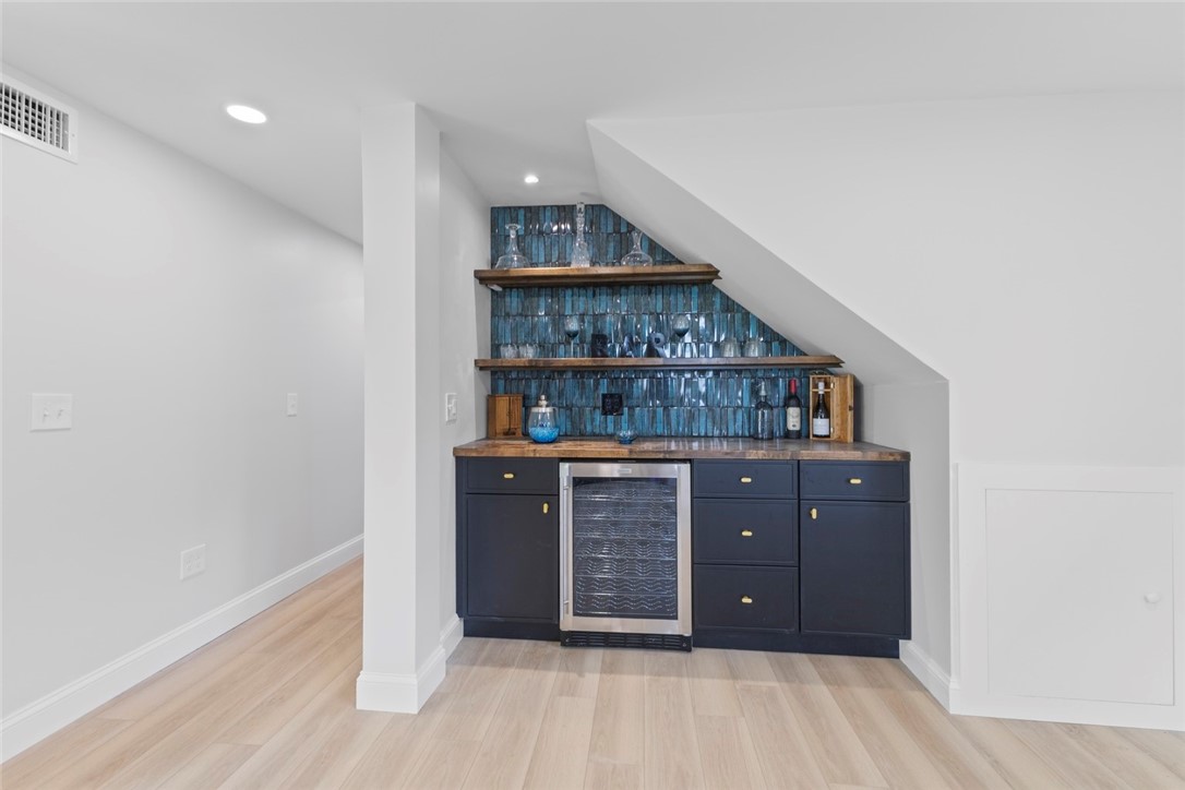 401 Sampan Avenue