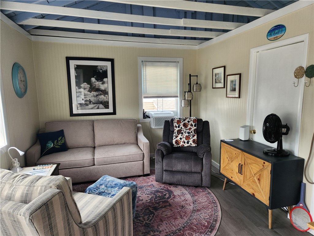 240 Cards Pond Road 15E3