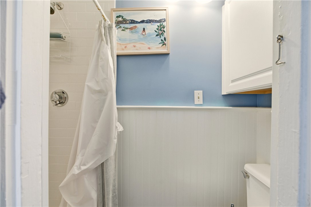 Newport, Rhode Island 02840, United States, 3 Bedrooms Bedrooms, ,2 BathroomsBathrooms,Residential,Active,240664