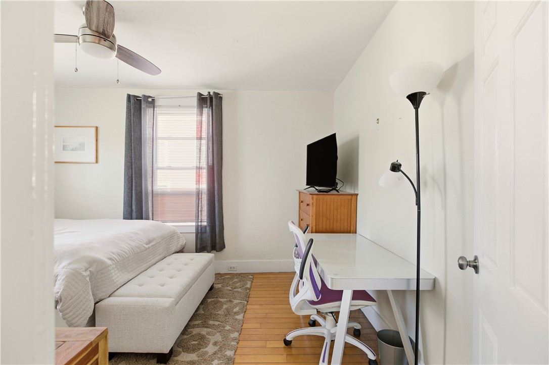 Newport, Rhode Island 02840, United States, 3 Bedrooms Bedrooms, ,2 BathroomsBathrooms,Residential,Active,240664