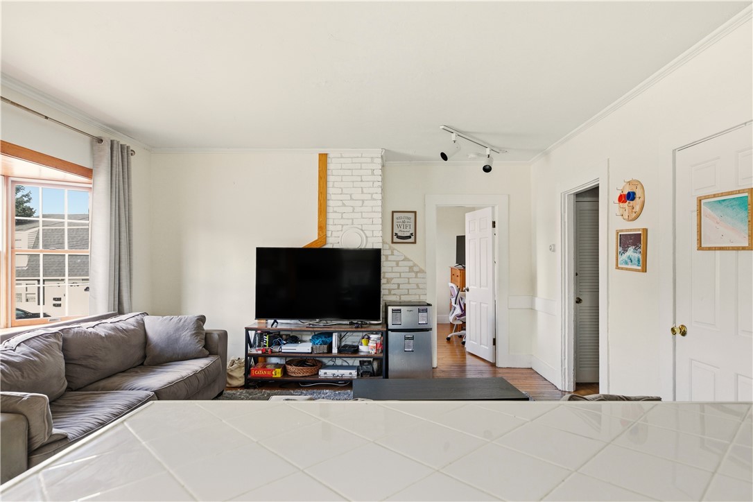 Newport, Rhode Island 02840, United States, 3 Bedrooms Bedrooms, ,2 BathroomsBathrooms,Residential,Active,240664